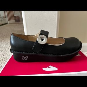 Brand new maryjane Algeria womens shoe. Size 38  (US size 8/8.5)